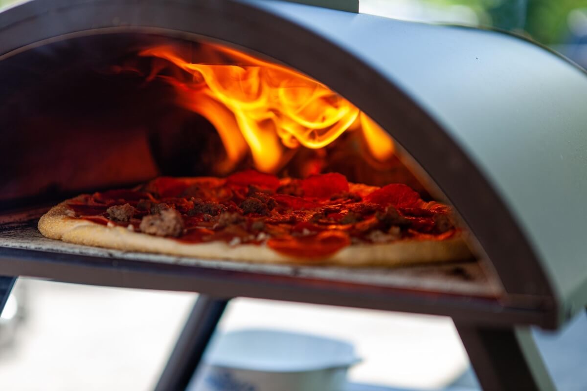 image-que-faire-cuire-dans-un-four-a-pizza