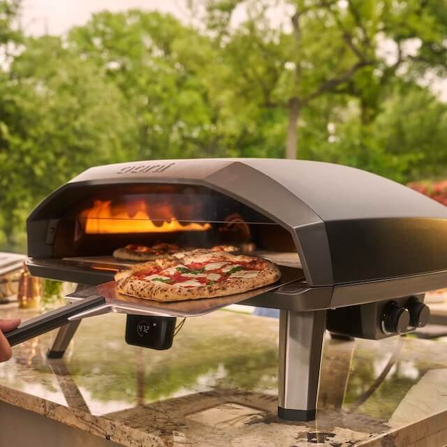 ooni koda 2 max four a pizza