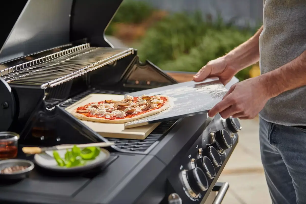 plaque-a-pizza-pour-four-comparatif-matériaux
